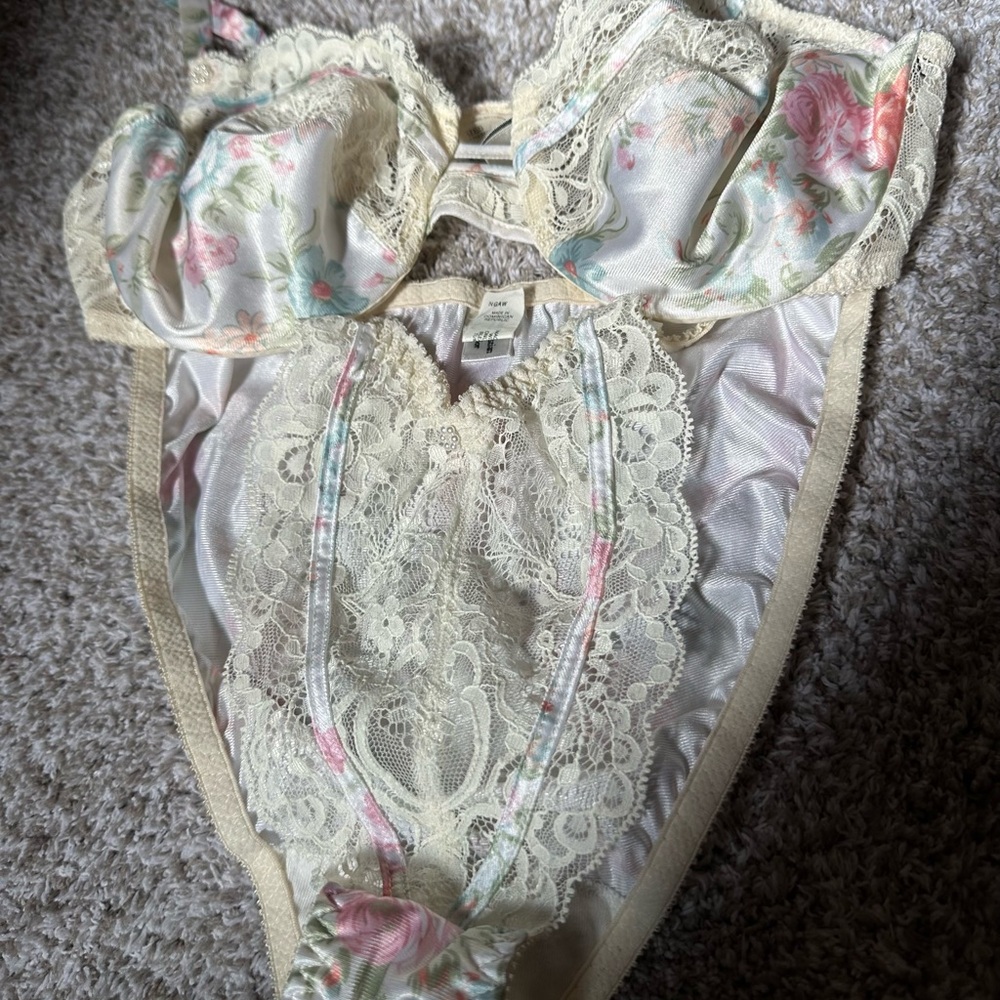 Vtg Christian Dior Floral Bra Satin Lace High Cut Bottom Set 34c/ M RARE.